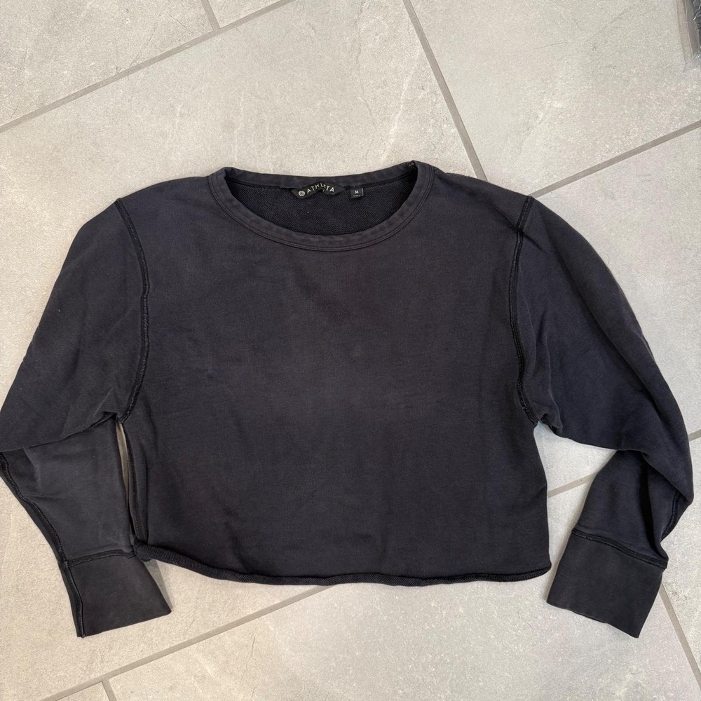 Athleta black cropped crew‎ sweatshirt in size M